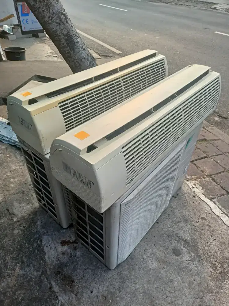 di jual AC Daikin Thailand 2 pk second bergaransi 6 bulan.