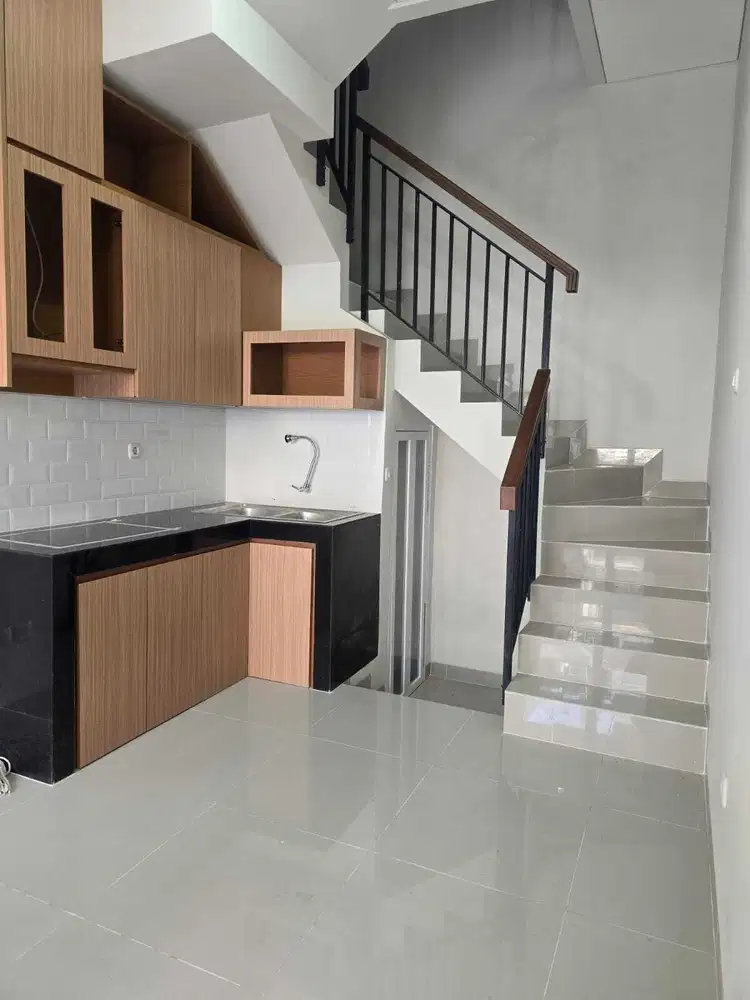 Rumah Baru Taman Ratu 4 Lantai dekat Tanjung Duren Jakarta barat