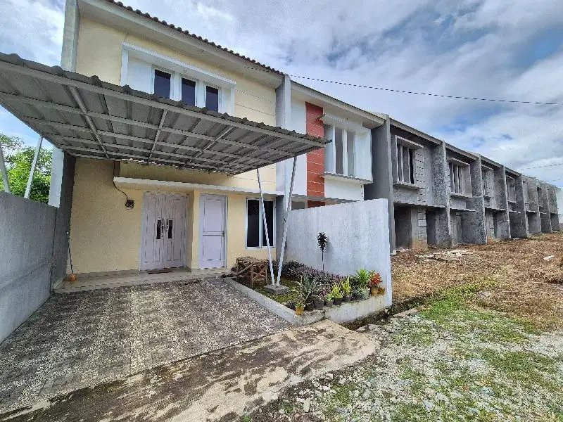 rumah mewah 2 lantai jual d bawah pasaran kamar tidur 4