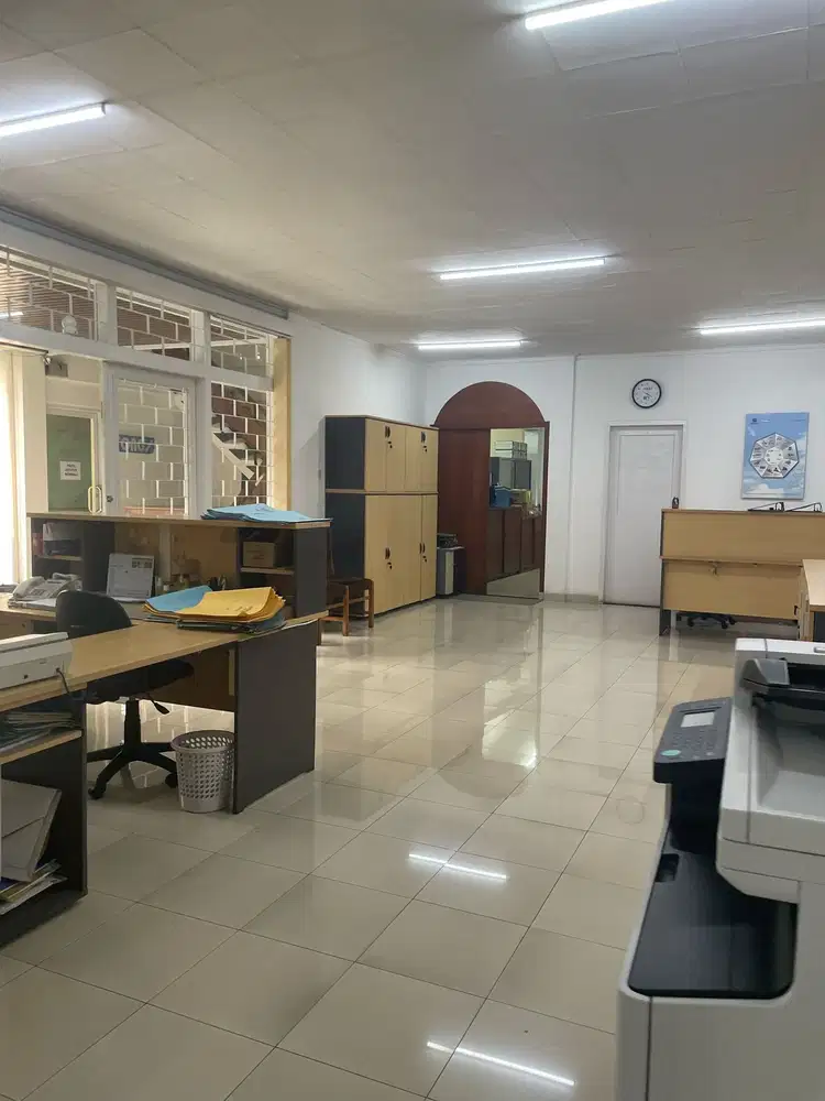 Rumah bagus luas strategis cocok untuk tempat usaha di Jl. Teuku Umar