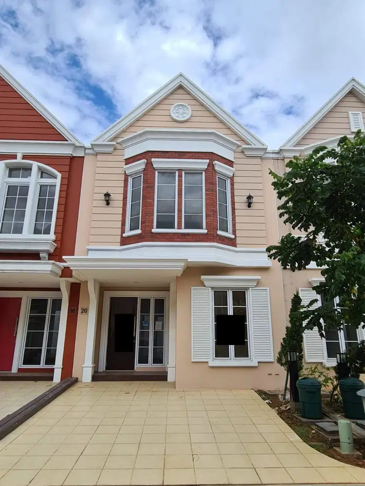 RUMAH 2 Lantai Rapi Dekat Pusat Kuliner Aniva Univ Sekolah di Gading Serpong