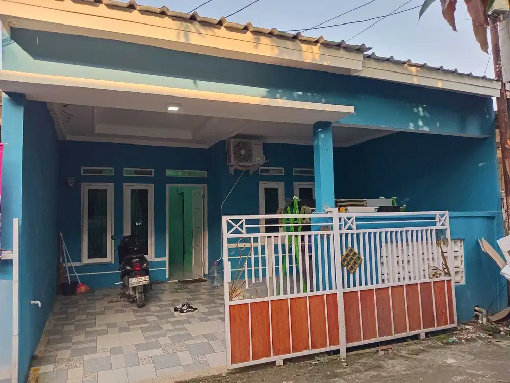 Rumah depan kampus surat SHM garasi luas