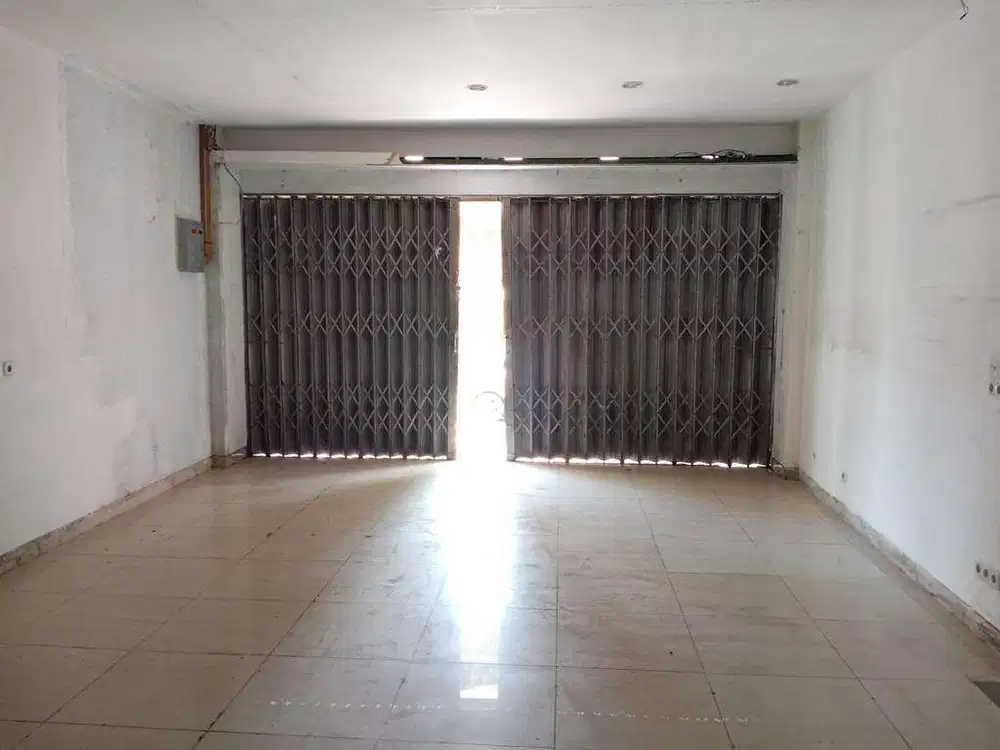 Disewakan Ruko Lokasi Pusat Niaga Dan Bisnis Jln. Veteran Kota Bandung
