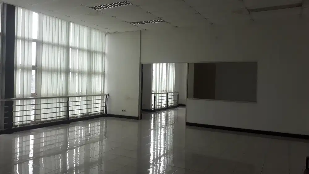 Pabrik Murah Strategis Dgn Halaman Luas Di Mojokerto