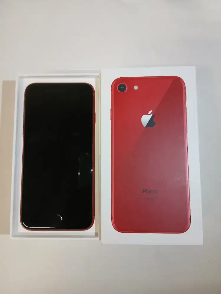 Preloved iPhone 8  dengan kapasitas penyimpanan 64GB.