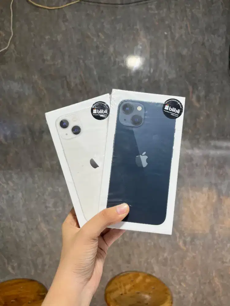 iPhone 13 new hitam dan putih