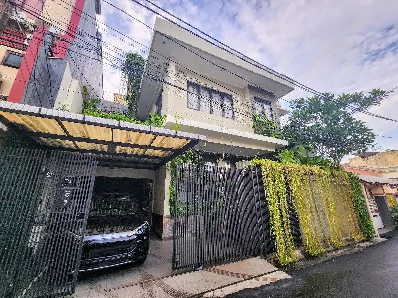 Dijual Rumah 3 Lantai di Anggrek Neli murni Jakarta Barat