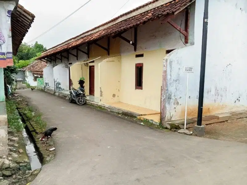 Kostan 7 Pintu dekat Kampus Unsera