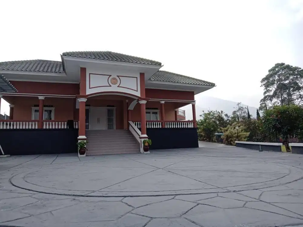 JUAL CEPAT Villa Puncak Masih Beroperasi Cocok Untuk Investasi