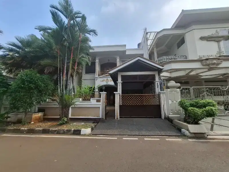 disewakan rumah 2 lantai di komplek rawamangun