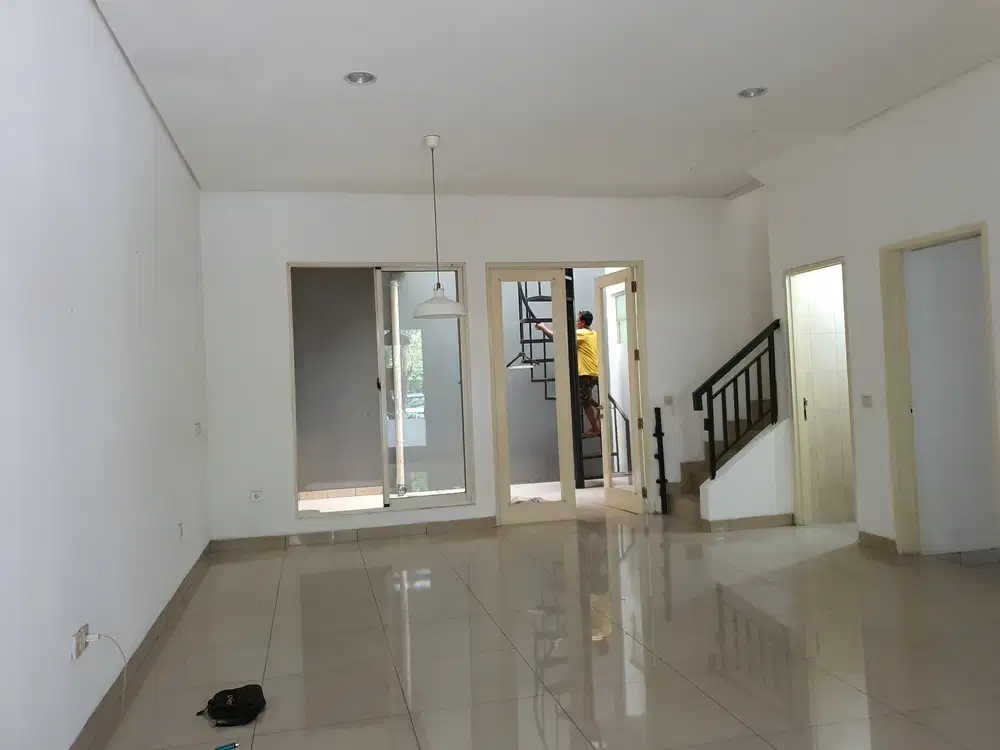 Disewakan Rumah Cantik Murah Rapi di Green Mansion Siap Huni Luas 8x15