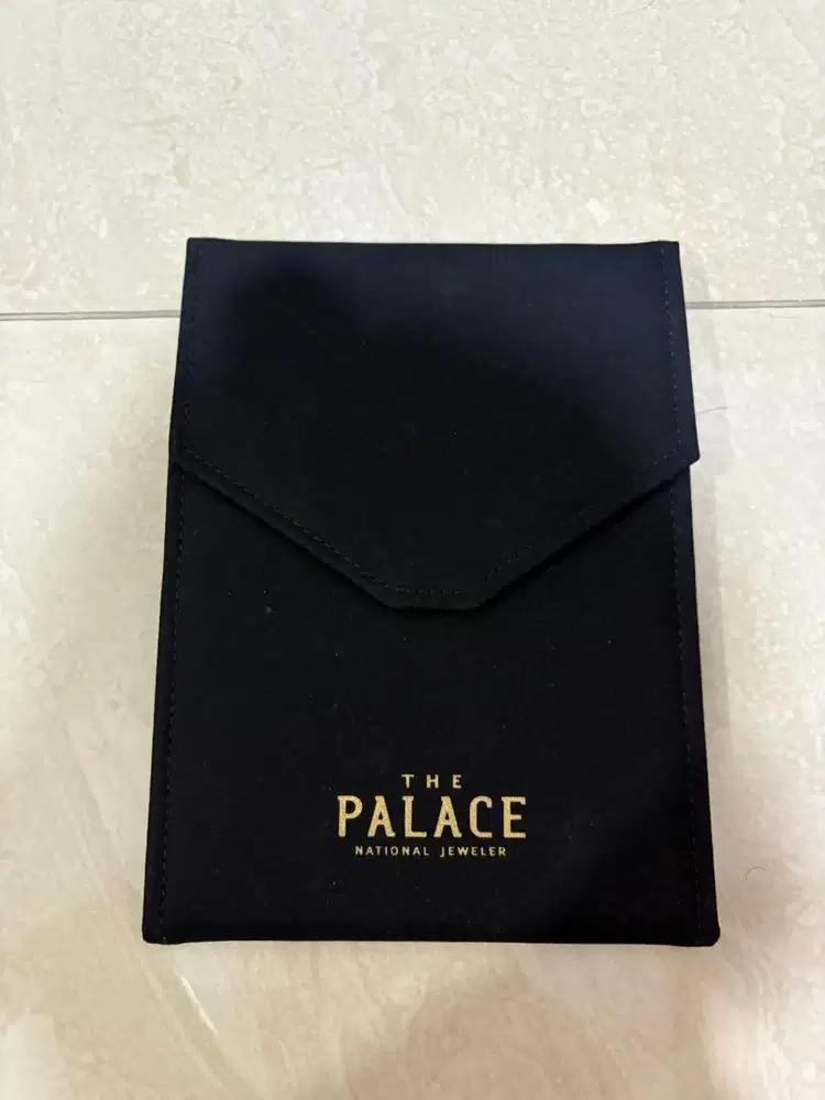 Tempat buat simpan kalung