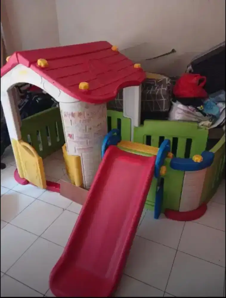 Perosotan dan rumah rumahan anak