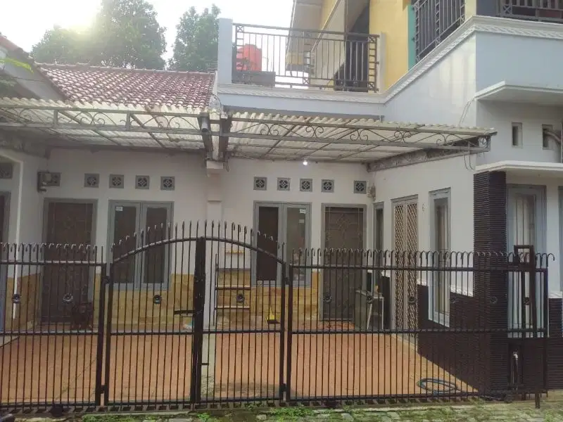 5 MENIT DARI STASIUN LRT  DISEWAKAN RUMAH DI CIBUBUR