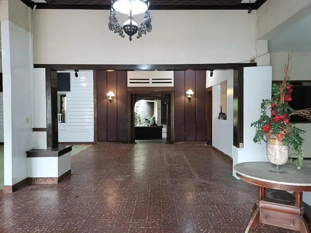 Murah!! Ruang Usaha Strategis di Padjajaran Mainroad, Bandung