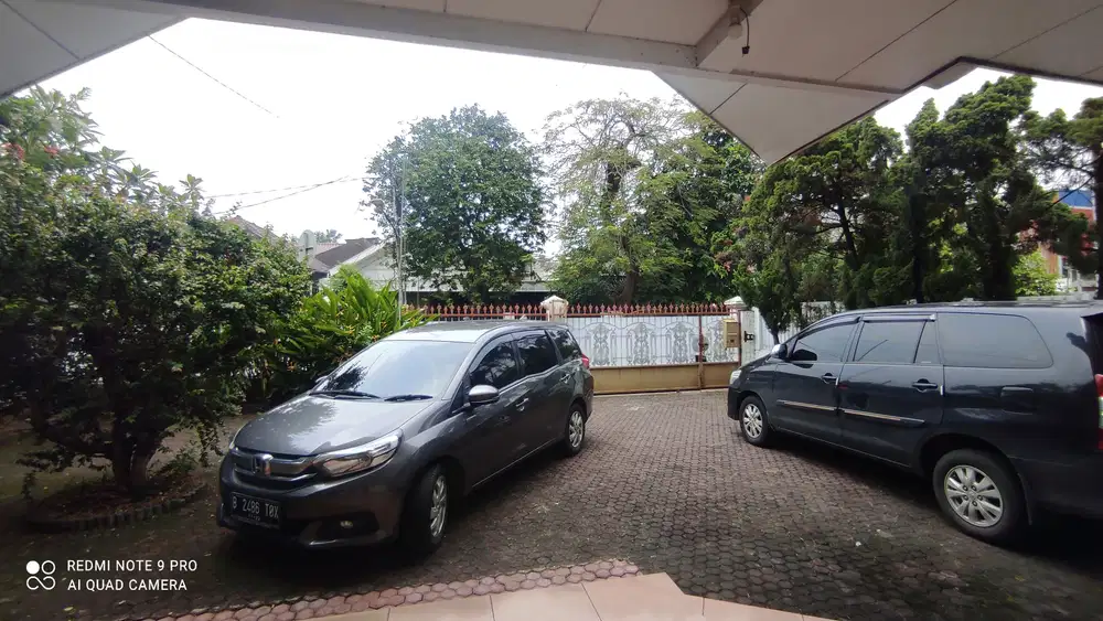 Rumah Rapi, Asri, Strategis, Jalan Besar, 2 Lantai, SHM di Otista Jaka