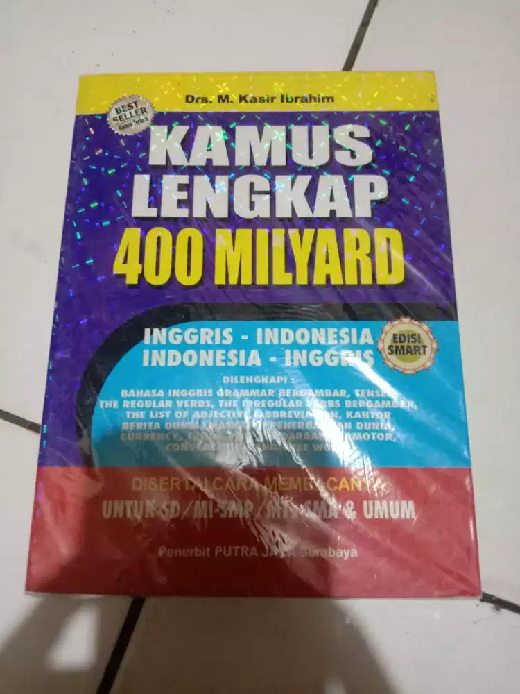 Buku kamus bahasa inggris Indonesia, baru .