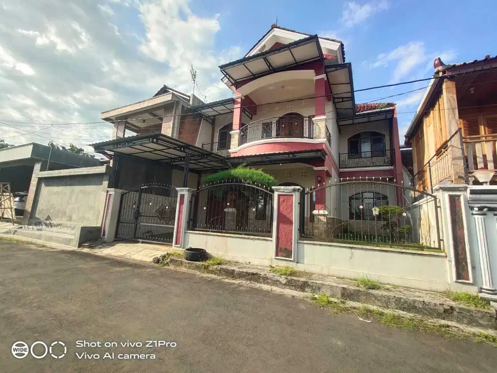 Dijual Rumah Bagus 2 Lantai Pusat Kota 7 Menit Dari Alun²