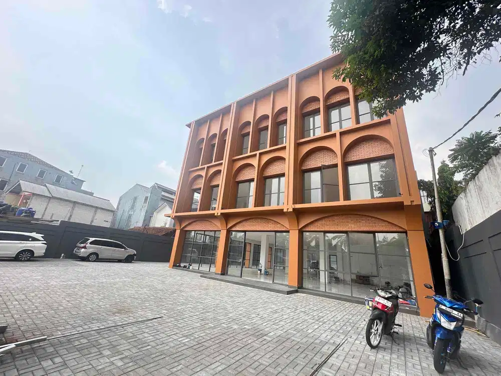 Gedung mewah baru lift parkir luas dekat toll simatupang,jakarta selatan