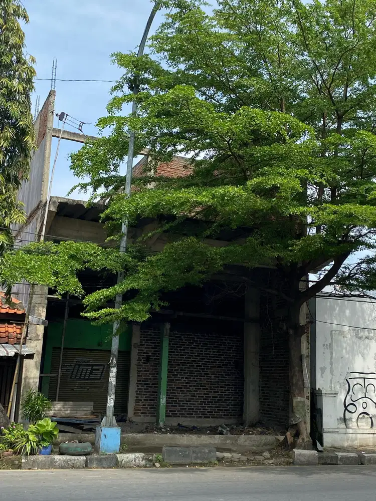 BREBES KAUMAN PASAR RUMAH 2 LANTAI LOKASI KOMERSIAL JUAL MURAH