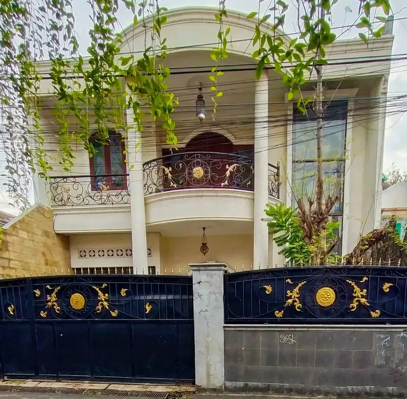 DIJUAL CEPAT Rmh  Fully Furnished hanya 100metrran  dt Jln raya Condet