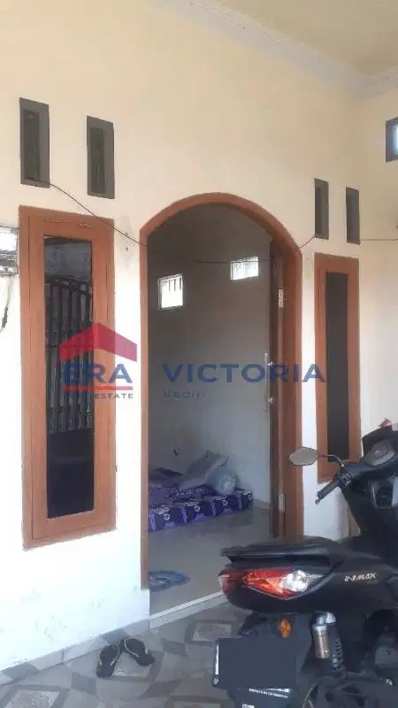 Rumah 2 lantai di Bundaran Sekartaji Kediri