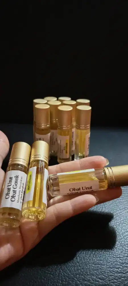 Minyak gosok Roll On