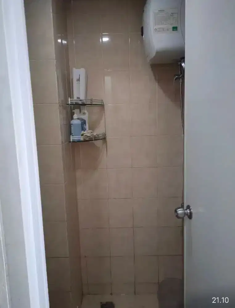 Di sewakan Studio ff 21m apartemen green Lake Sunter tower 2 kolam