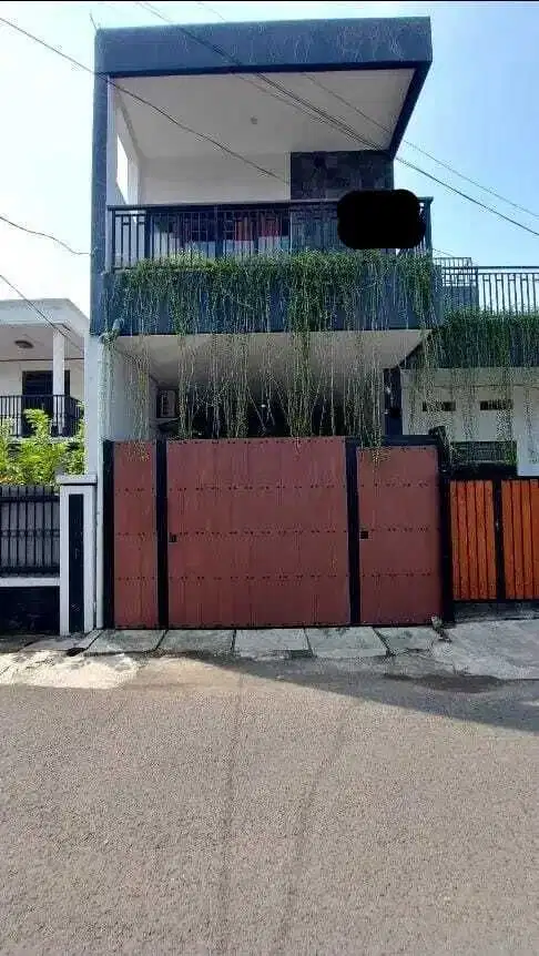 RUMAH SANGAT STRATEGIS DAN BARU SEMI INDUSTRIAL KAWASAN KEBAGUSAN