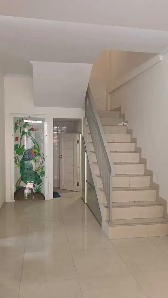 Dijual Cepat Rumah Siap Huni 3.5 lantai di Taman Palem Lestari