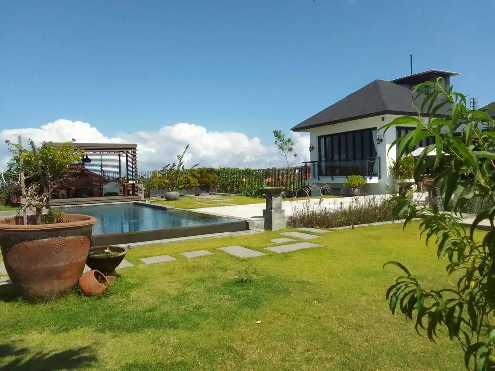 DIJUAL VILLA MEWAH 2 LANTAI KAWASAN KUTA SELATAN ADA KOLAM RENANG