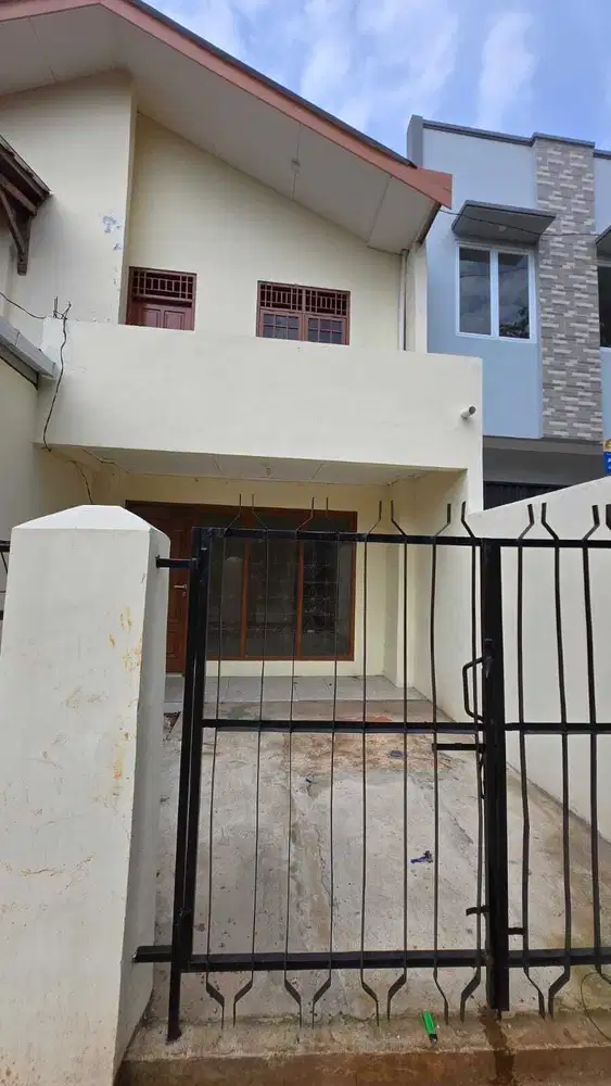 Dijual Rumah 2 Lantai di Pinggir Jalan Kalibaru Timur, Bekasi Barat