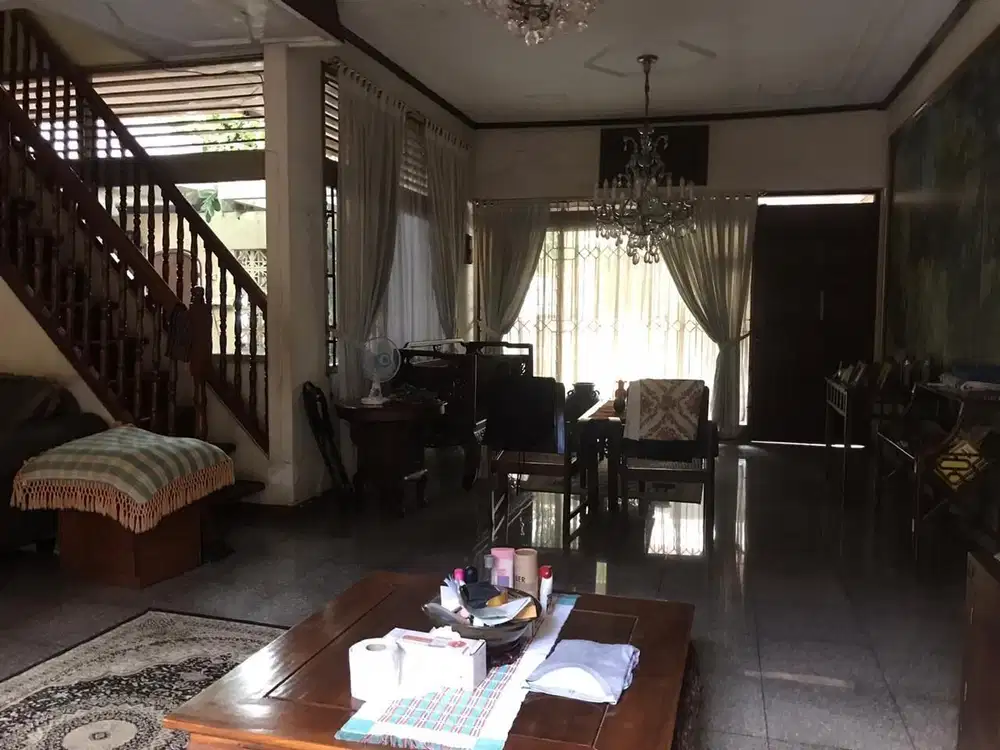 Rumah Tua Hitung Tanah di Senayan LT 360m²- Harga Dibawah Pasar