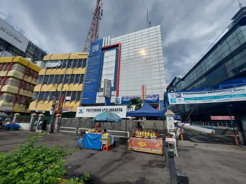 Ruko Gandeng 3 Unit 4Lt Pinggir Jalan di Centra Kramat Raya Senen, Dekat Kampus UI