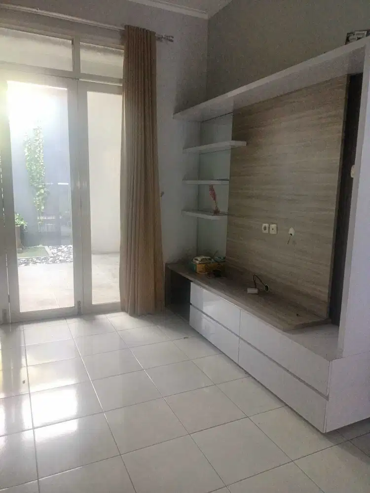 Disewakan Rumah Siap Huni di Taman Kopo Indah 5