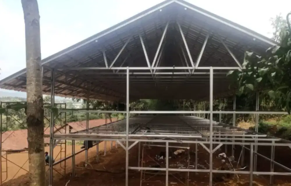 Melayani pemasangan rangka atap kandang ayam baja ringan terpasang