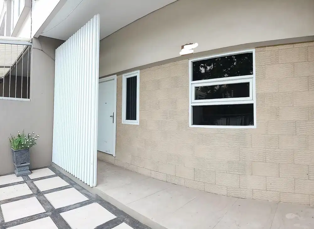 SEWA RUMAH BARU 2 LANTAI DI TENGAH KOTA SAYAP KURDI BANDUNG