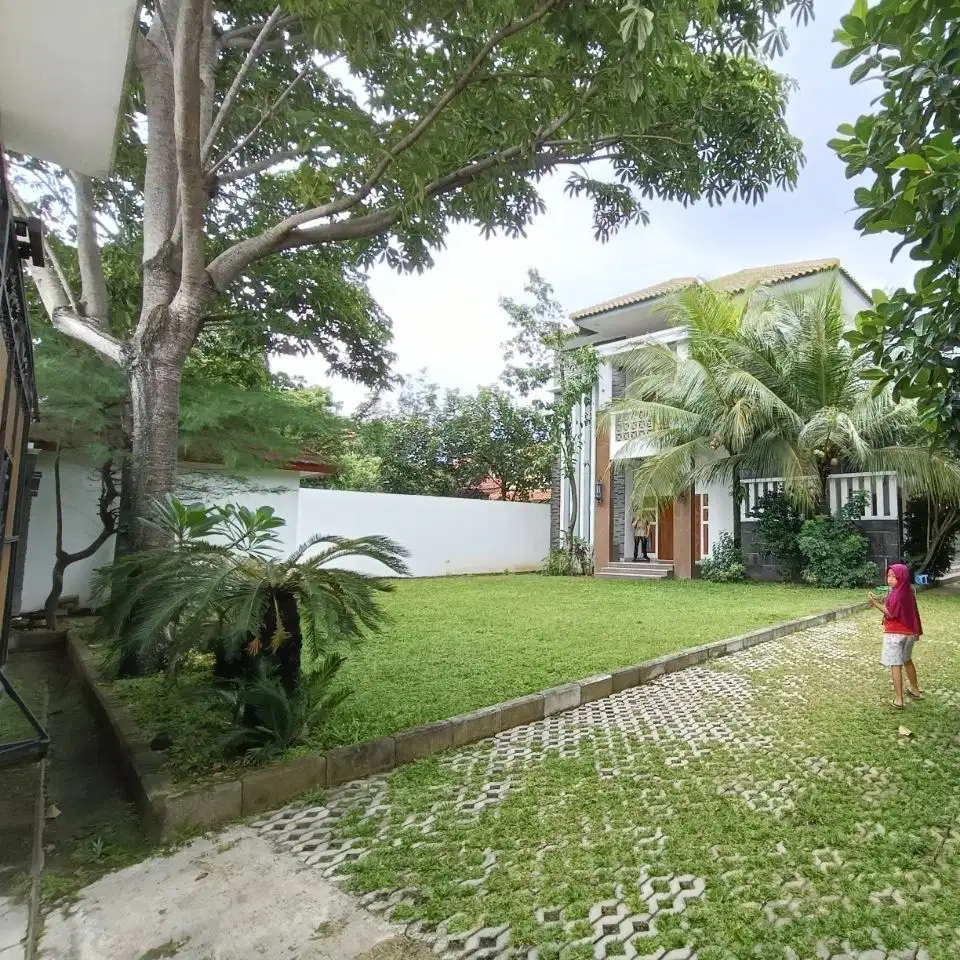 Rumah mewah luas Full furnish plus private pool di Gagaksipat