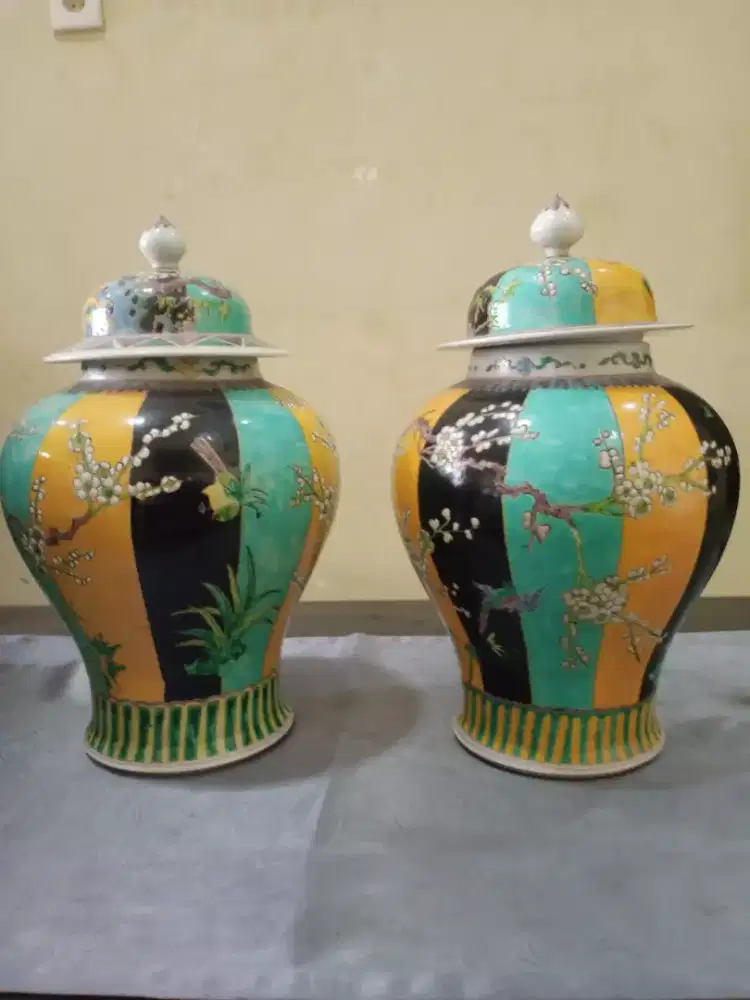 Sepasang keramik dinasty