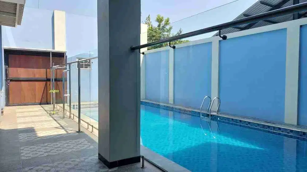 DIJUAL RUMAH MEWAH 2 LANTAI ADA KOLAM RENANG DI CLUSTER DEPAN KOTA WISATA!
