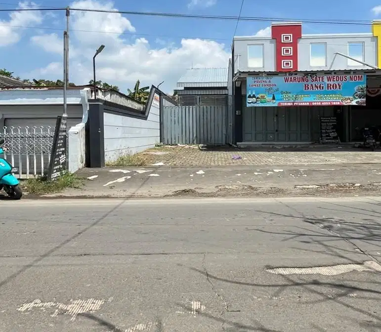 BREBES PEMARON GUDANG PINGGIR JALAN RAYA HALAMAN LUAS SEWA MURAH