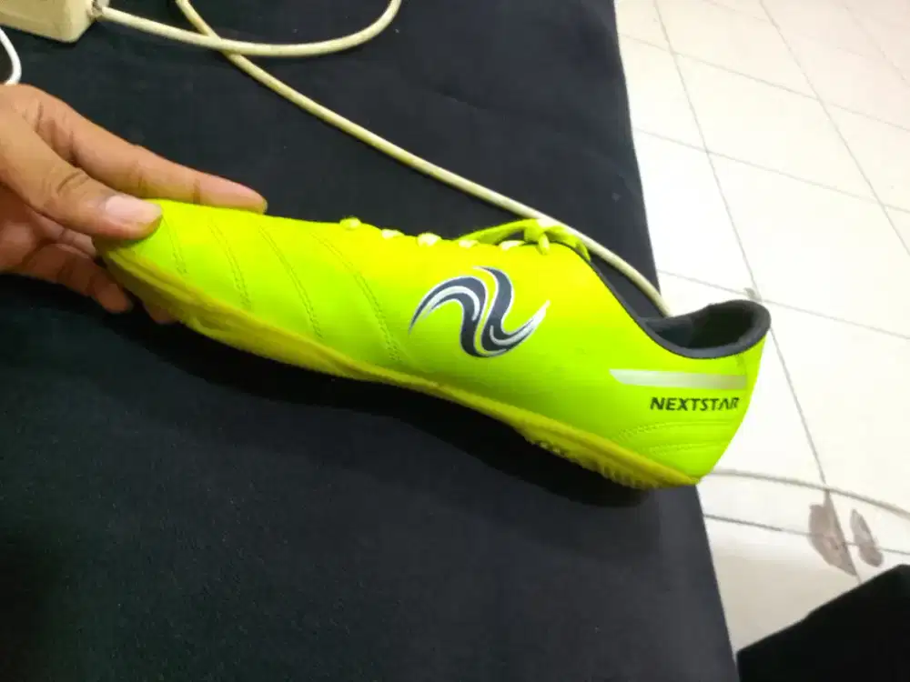 Sepatu futsal pria