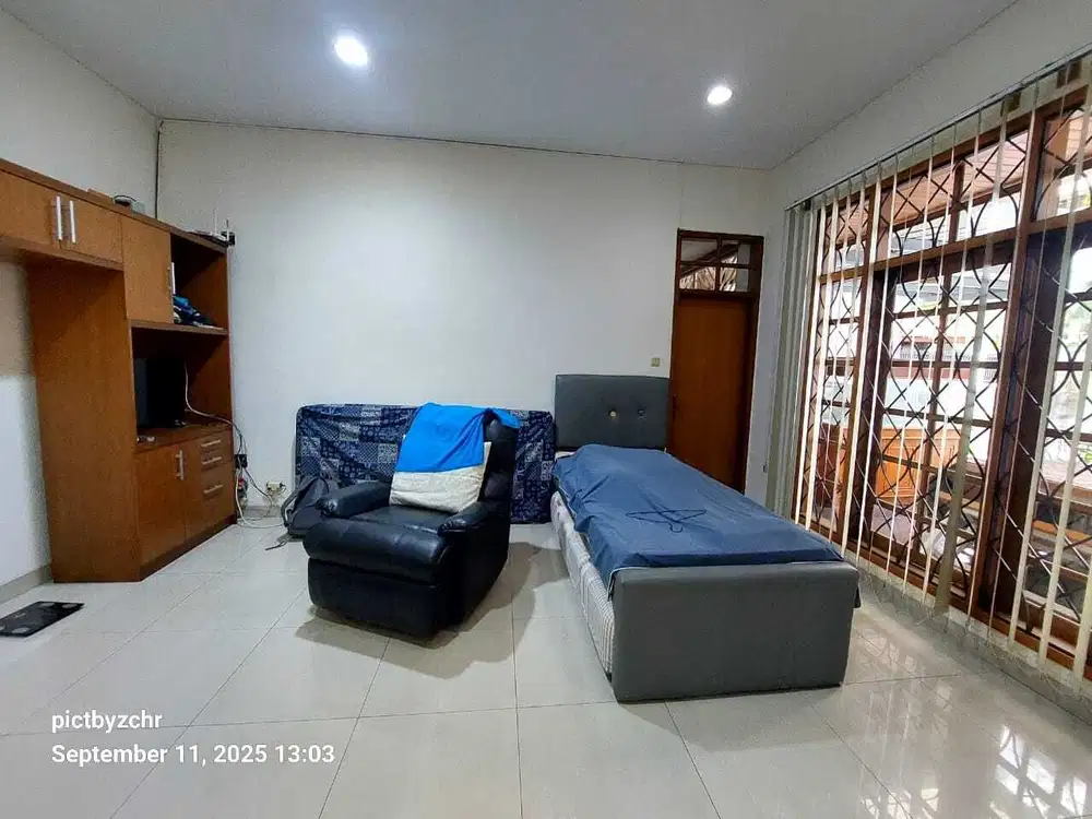 Rumah Luas di Mainroad Pahlawan Bandung. Lokasi Strategis