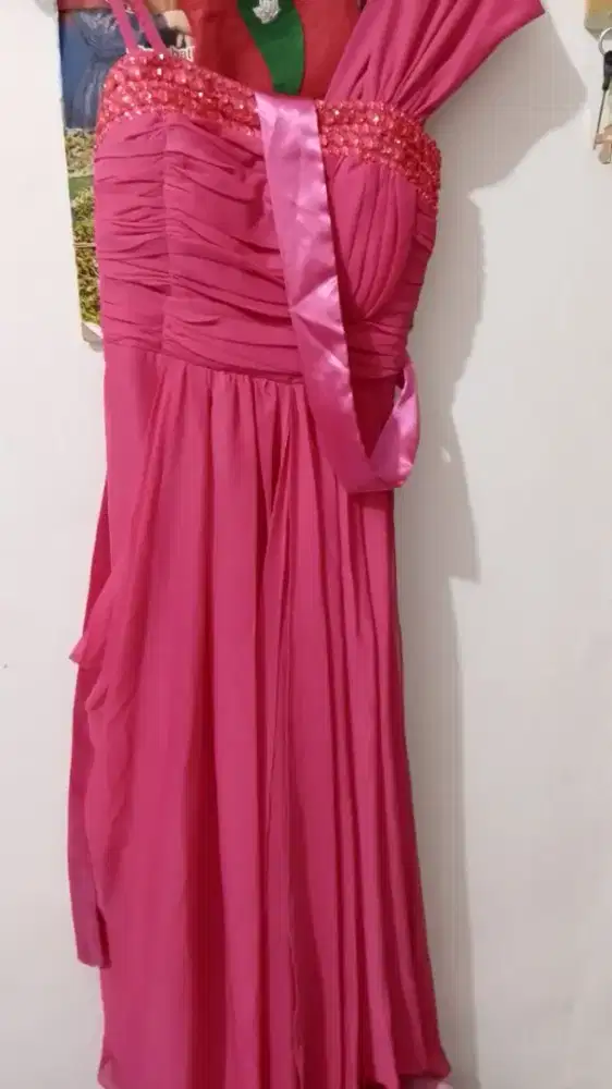 Gaun pesta utk kondangan