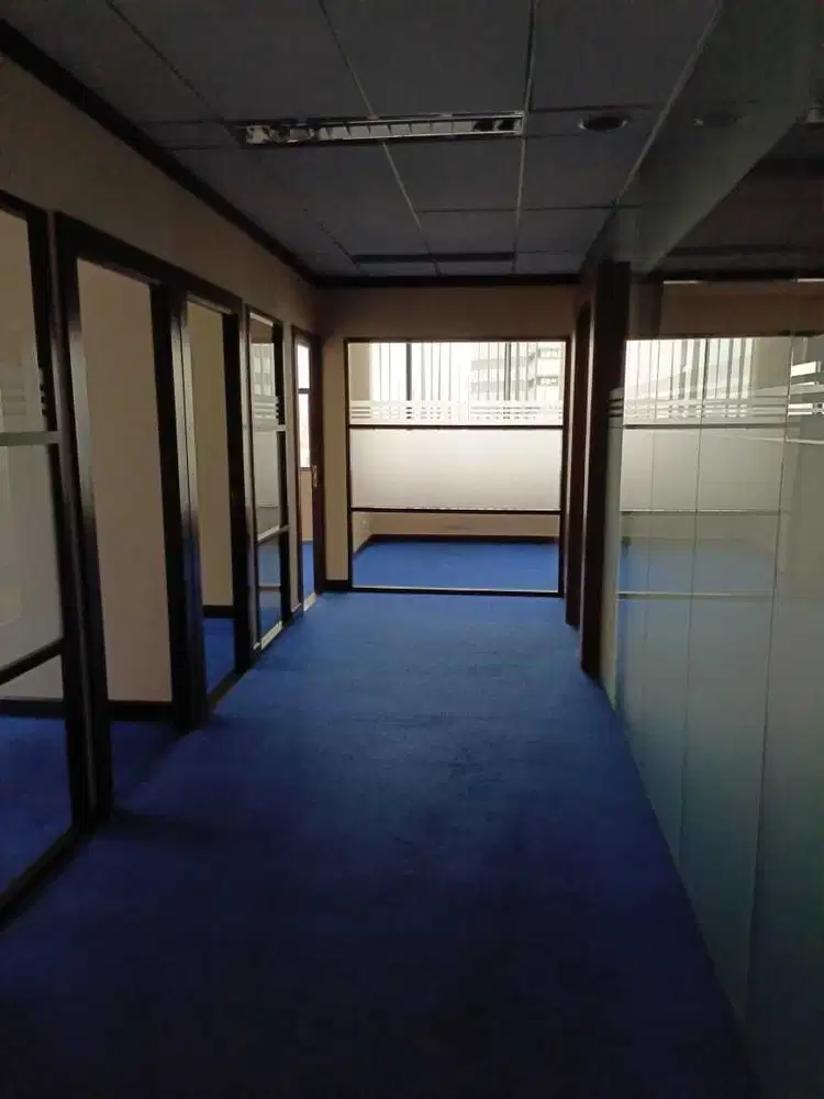 SEWA KANTOR DI JAKARTA SELATAN MT HARYONO 221M2 PARTISI 140K NEGO