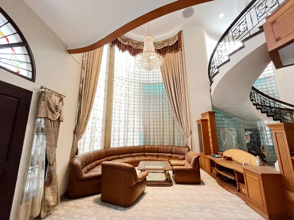 Villa di Komplek Taman Polonia 5