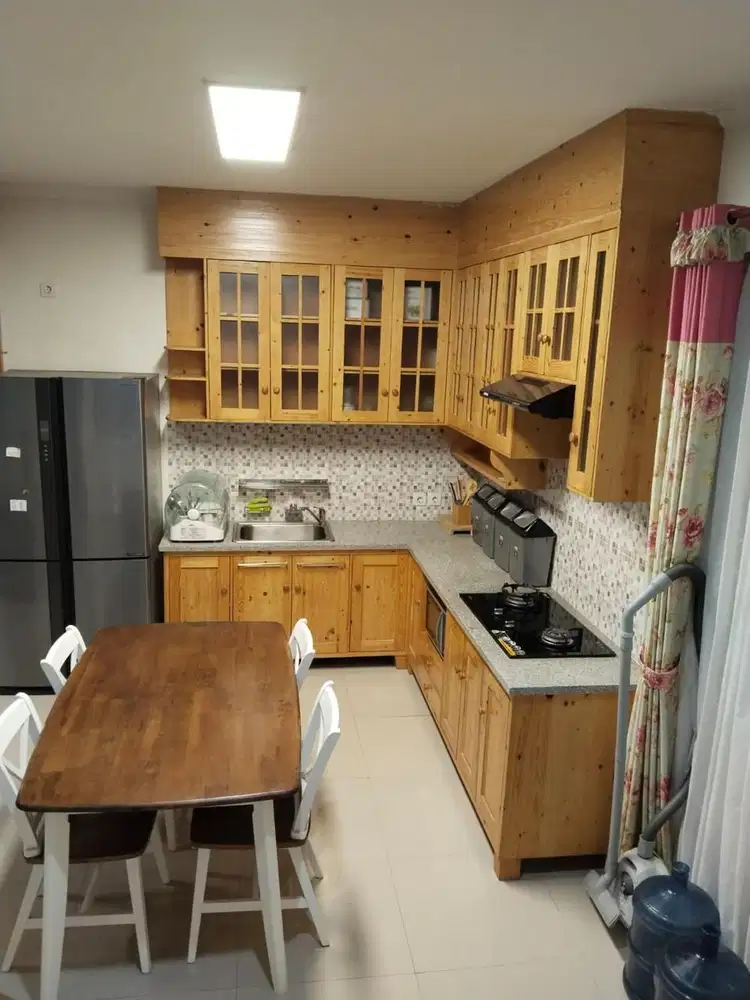 RUMAH CAKEP BESERTA FURNISNYA DI LIPPO CIKARANG, CIKARANG SELATAN