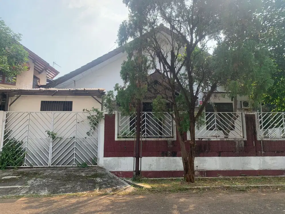 Dijual cepat rumah posisi hook dekat LRT via lelang. Cibubur, ciracas, jakarta timur