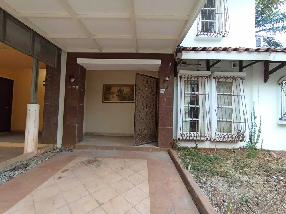 Rumah di Lingkungan Asri di Perumahan Jatinegara Baru, Jakarta Timur