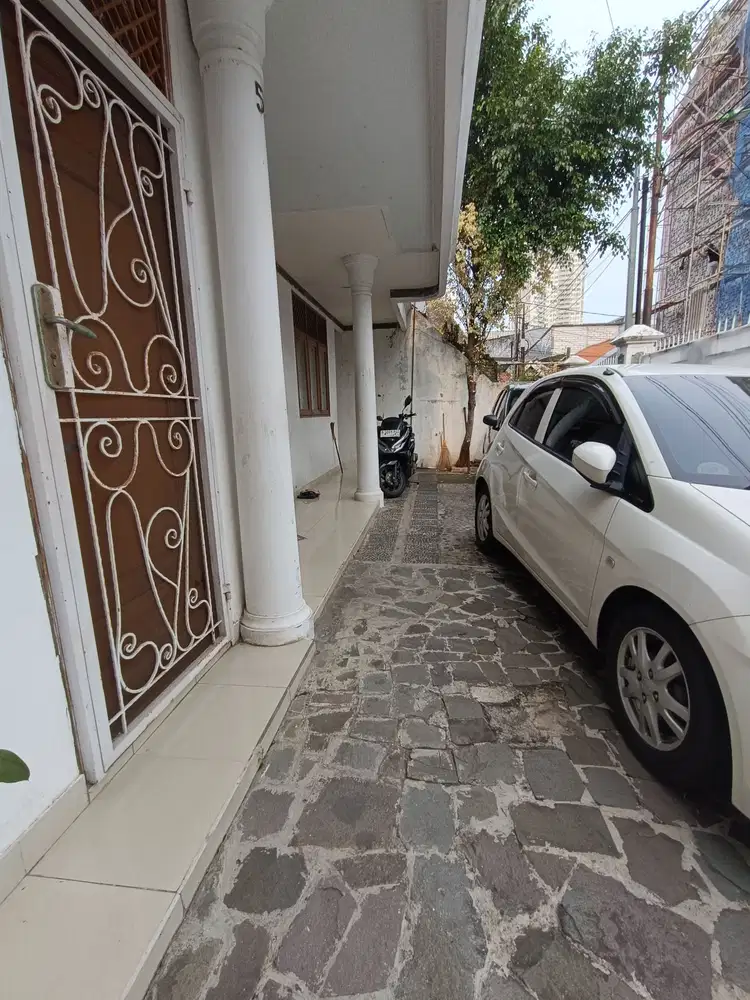 Rumah di sewakan di Petojo akses jalan 2 arah ke jalan kaji  & kHasyim